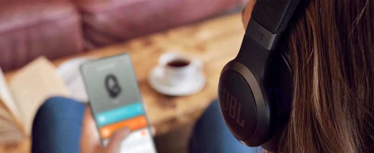 bezdratova sluchatka jbl pres hlavu