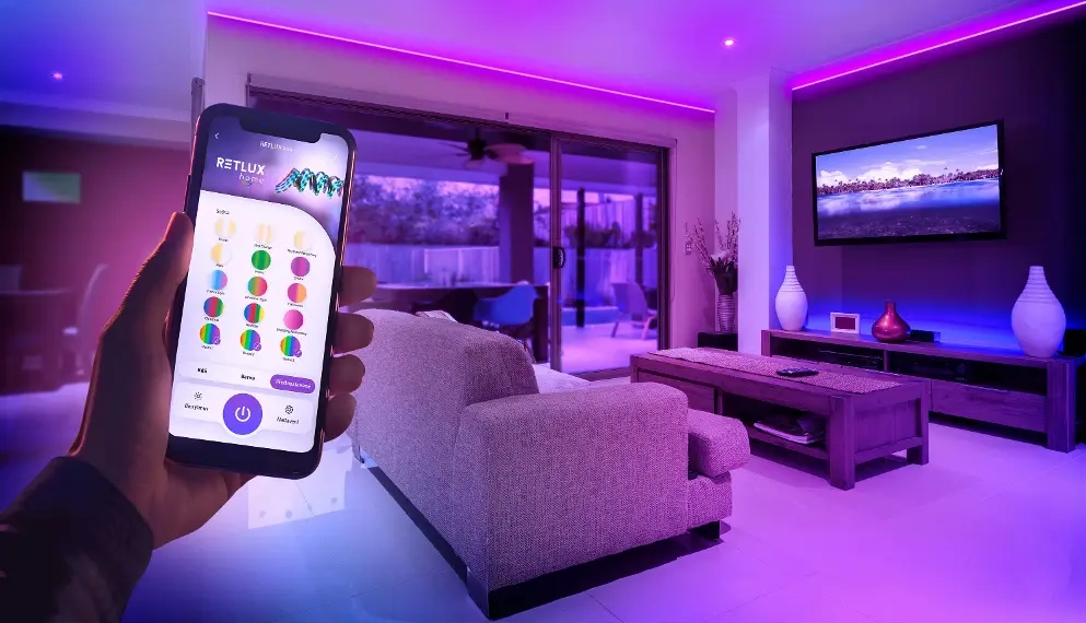 Retlux osvětlen led pskem a s aplikac retlux home