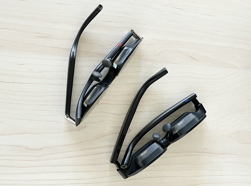 Chytré brýle Viture XR Beast a XREAL One Pro zeshora